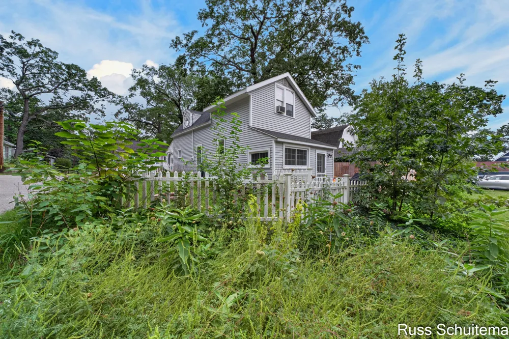 15831 Cherry Street Spring Lake, MI 49456