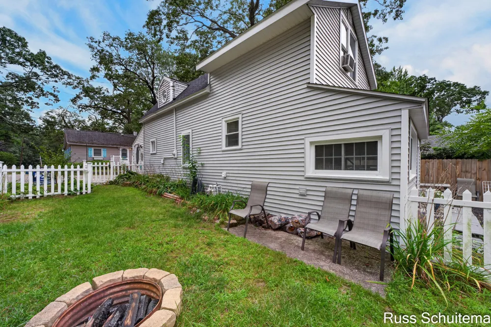 15831 Cherry Street Spring Lake, MI 49456