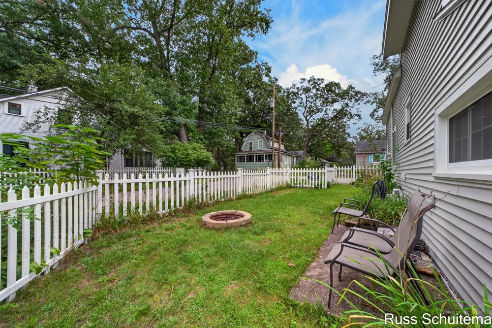 15831 Cherry Street Spring Lake, MI 49456