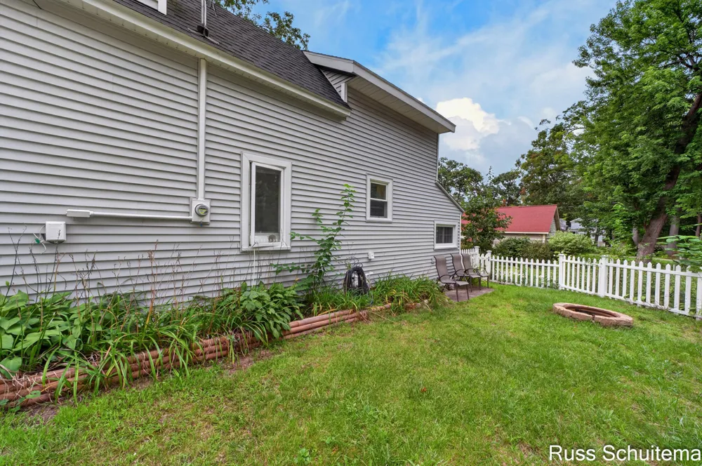 15831 Cherry Street Spring Lake, MI 49456