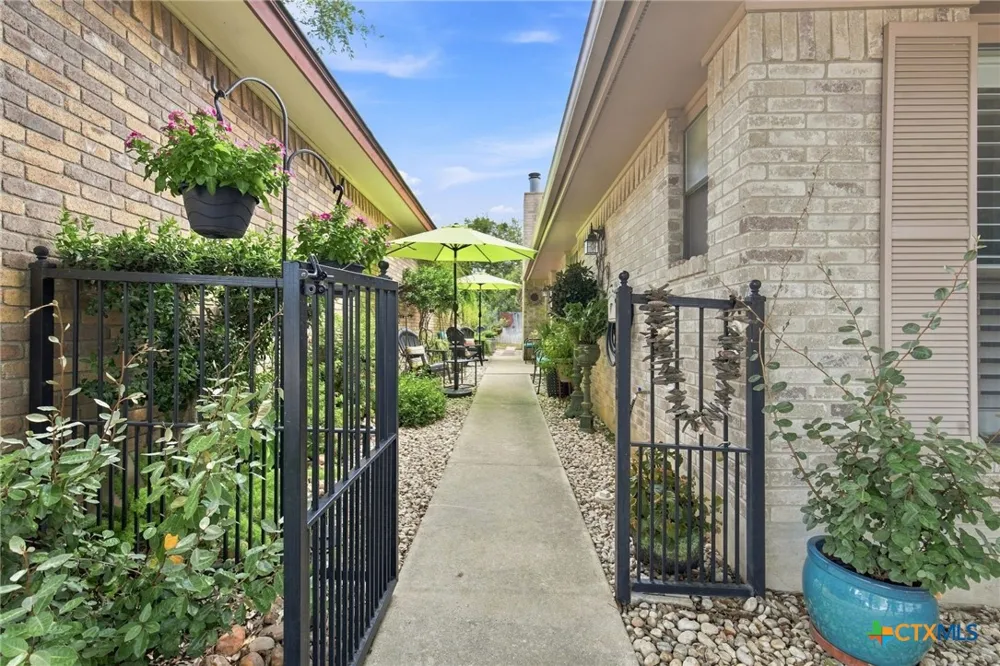 1217 Bluff Creek Circle New Braunfels, TX 78130