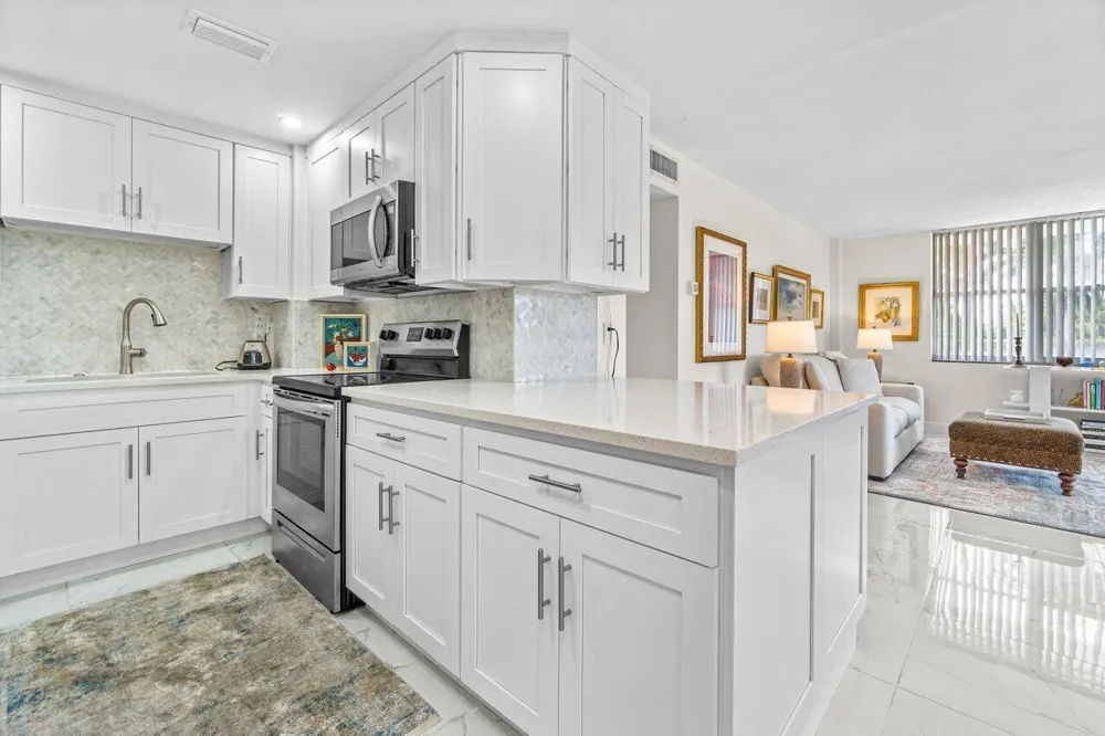 2600 Flagler Drive #102 West Palm Beach, FL 33407