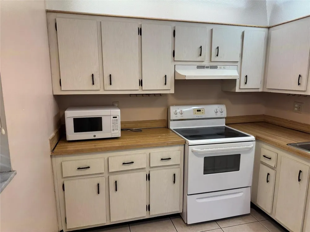 2860 SOMERSET DRIVE #317K Lauderdale Lakes, FL 33311