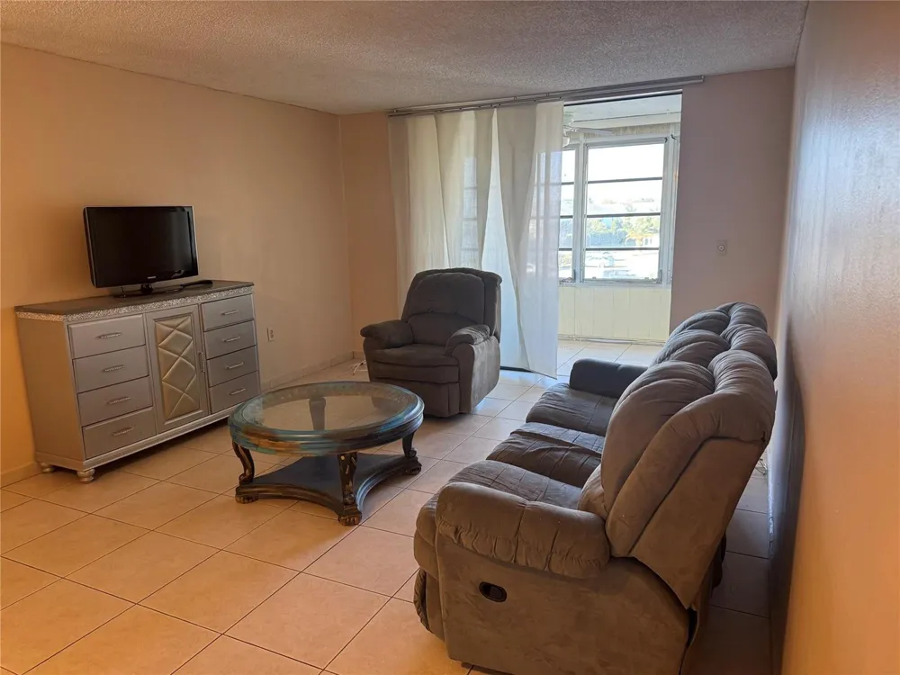 2860 SOMERSET DRIVE #317K Lauderdale Lakes, FL 33311