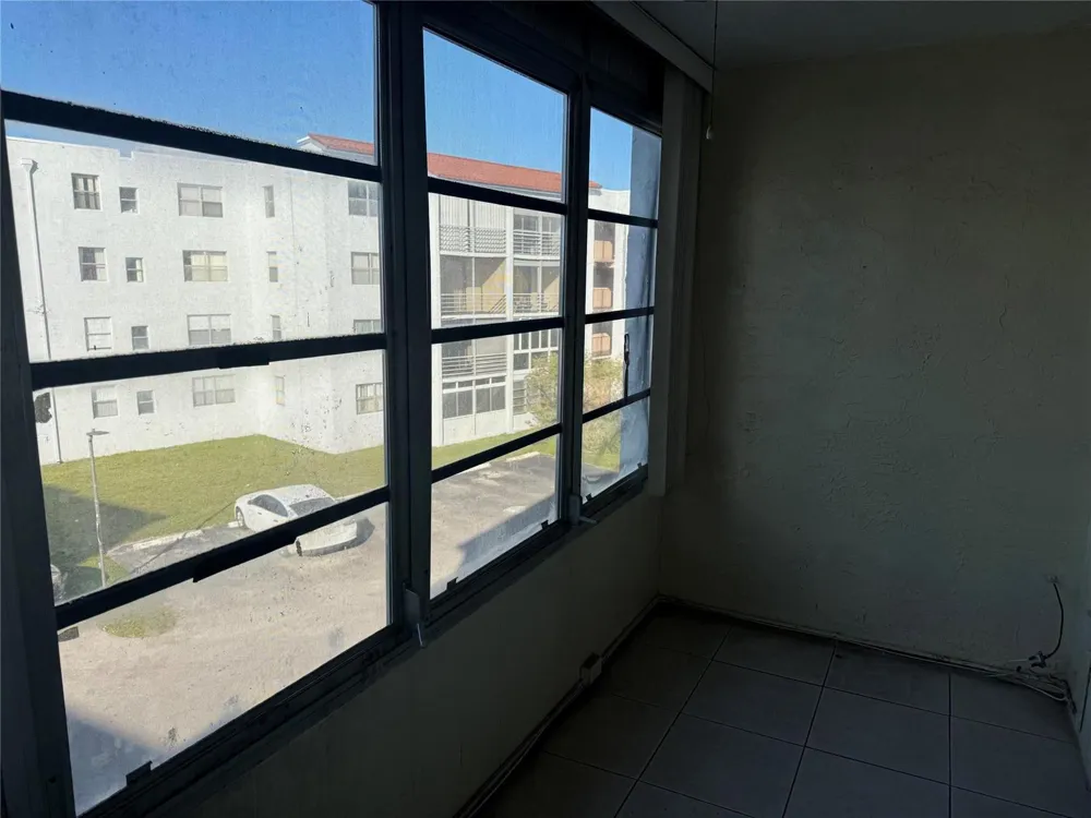 2860 SOMERSET DRIVE #317K Lauderdale Lakes, FL 33311