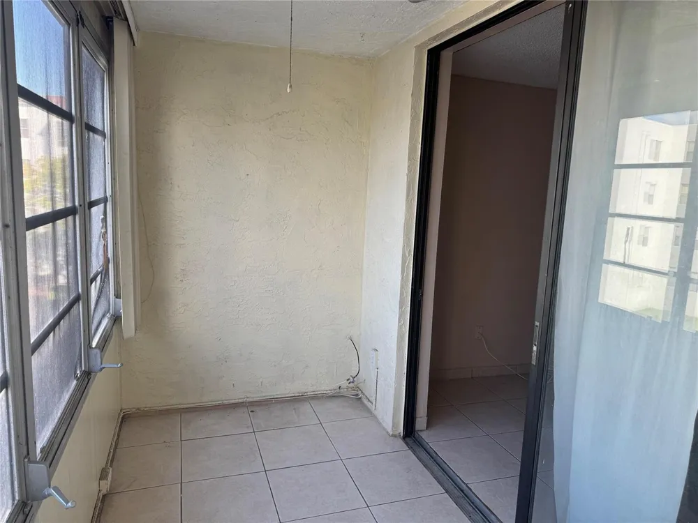 2860 SOMERSET DRIVE #317K Lauderdale Lakes, FL 33311