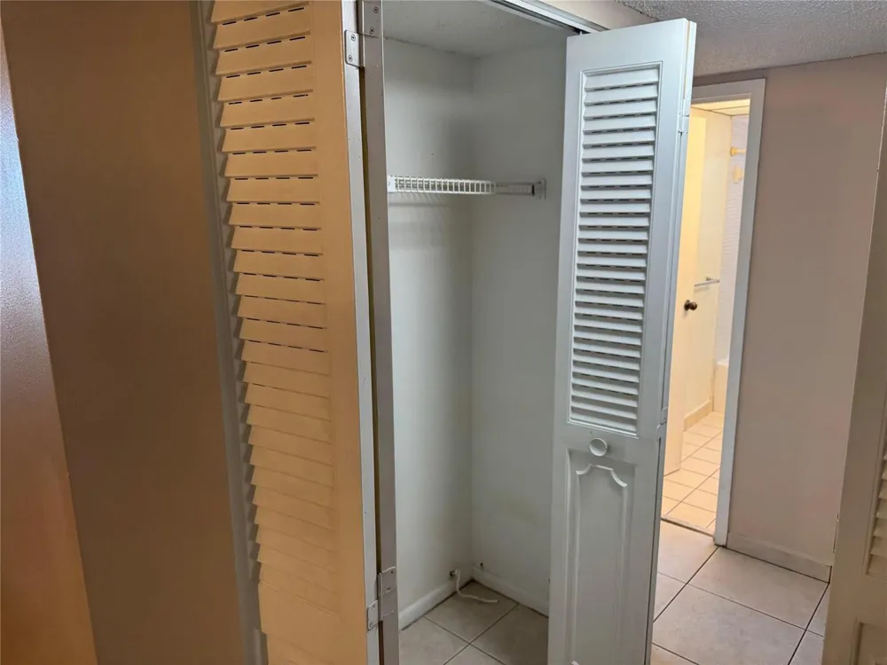 2860 SOMERSET DRIVE #317K Lauderdale Lakes, FL 33311