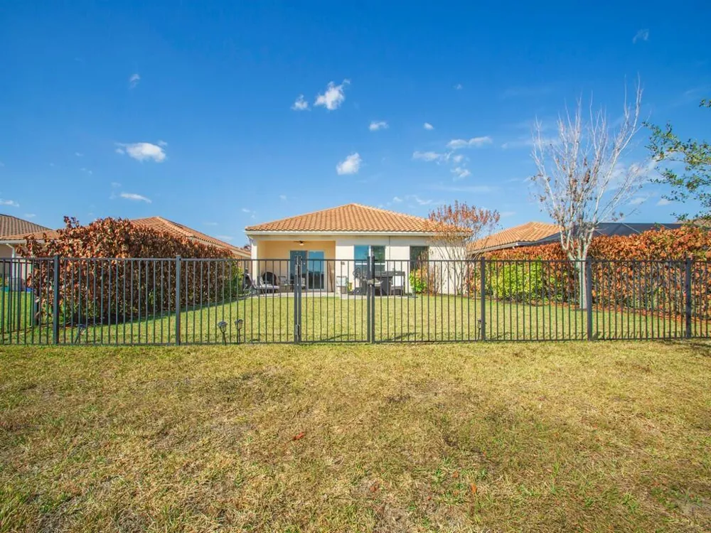1804 BERKSHIRE CIRCLE SW Vero Beach, FL 32968