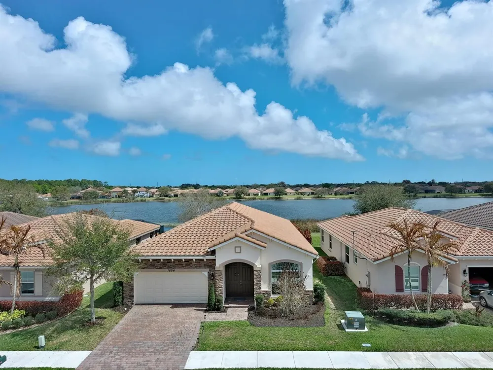1804 BERKSHIRE CIRCLE SW Vero Beach, FL 32968