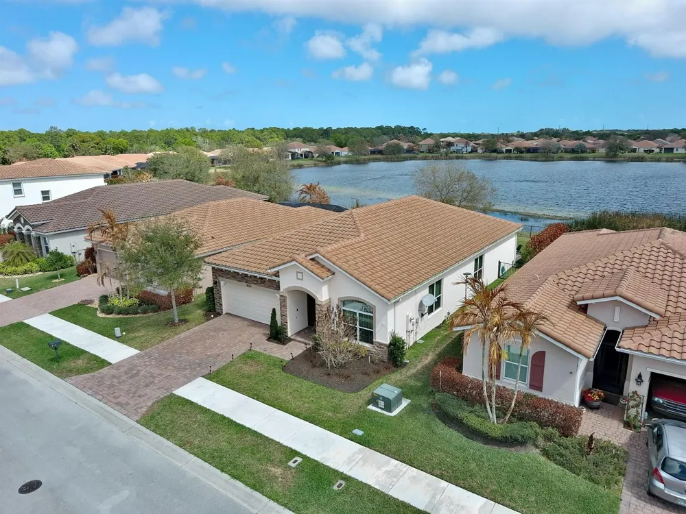 1804 BERKSHIRE CIRCLE SW Vero Beach, FL 32968