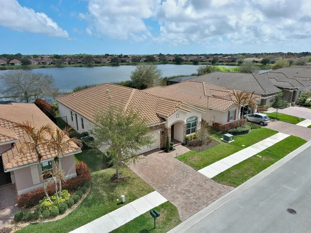 1804 BERKSHIRE CIRCLE SW Vero Beach, FL 32968
