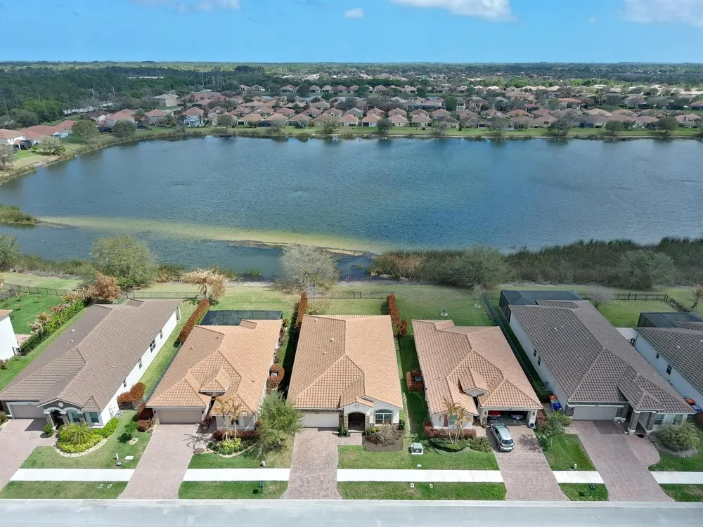 1804 BERKSHIRE CIRCLE SW Vero Beach, FL 32968