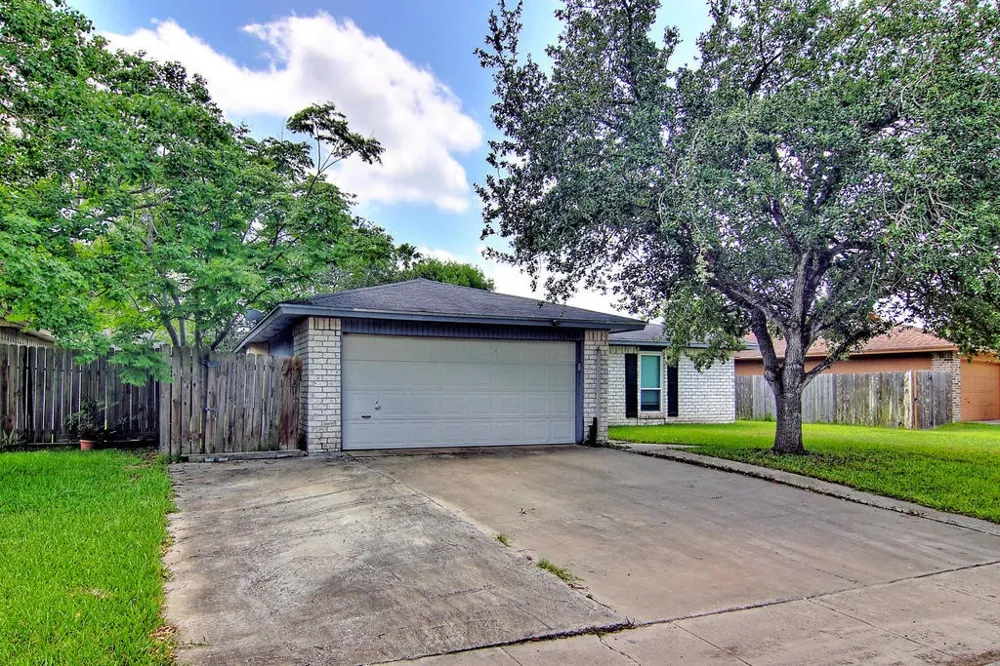 11401 Woodway Creek Drive Corpus Christi, TX 78410