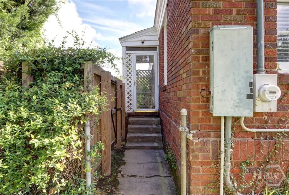 705 E 51st Street Savannah, GA 31405