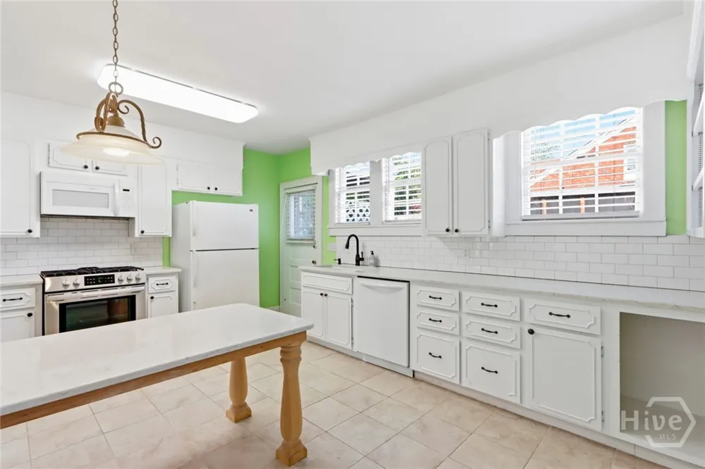 705 E 51st Street Savannah, GA 31405