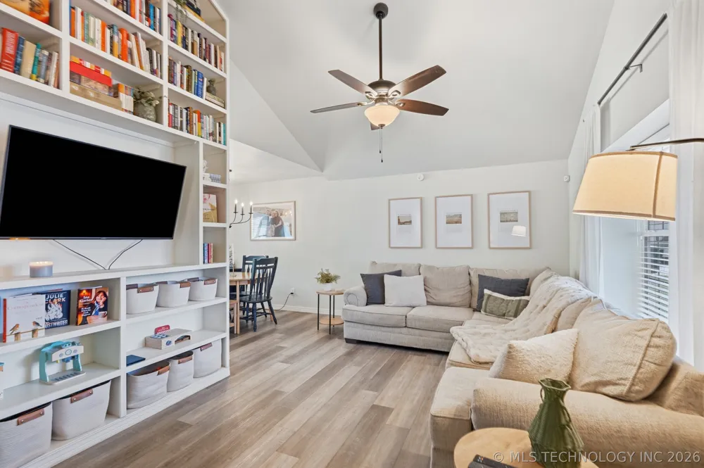 9465 E Sprucewood Drive Claremore, OK 74019