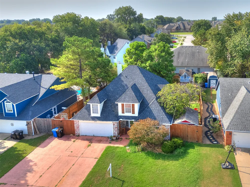 2411 W Kent Street Broken Arrow, OK 74012