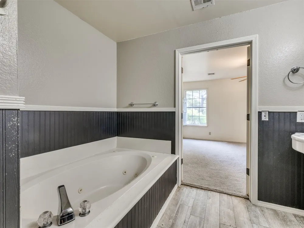 2411 W Kent Street Broken Arrow, OK 74012