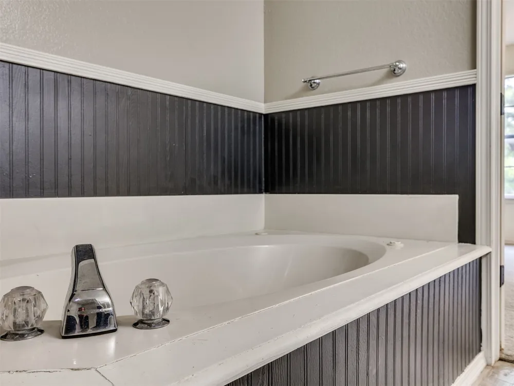 2411 W Kent Street Broken Arrow, OK 74012