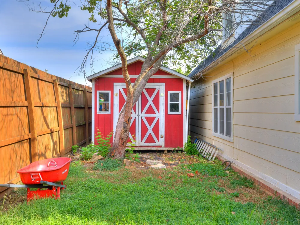 2411 W Kent Street Broken Arrow, OK 74012