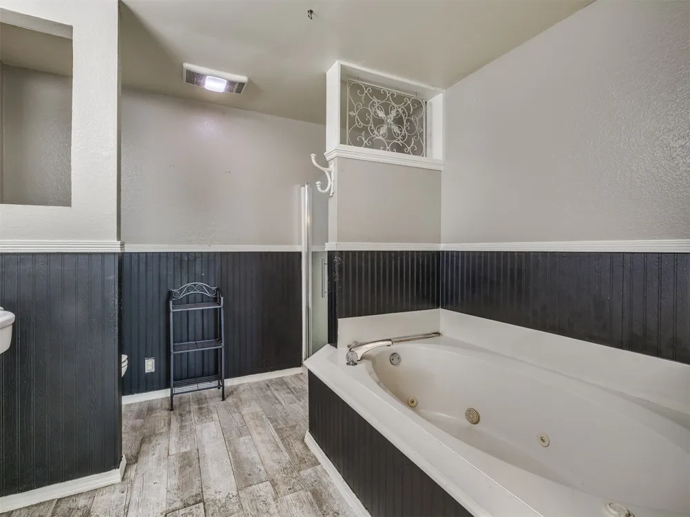 2411 W Kent Street Broken Arrow, OK 74012