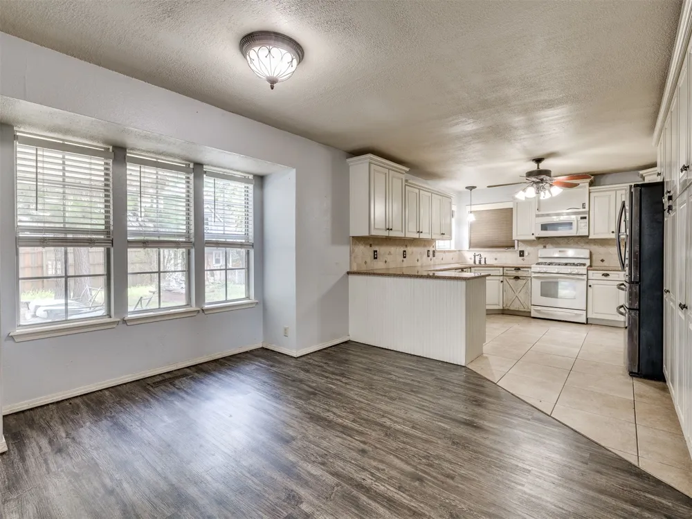 2411 W Kent Street Broken Arrow, OK 74012