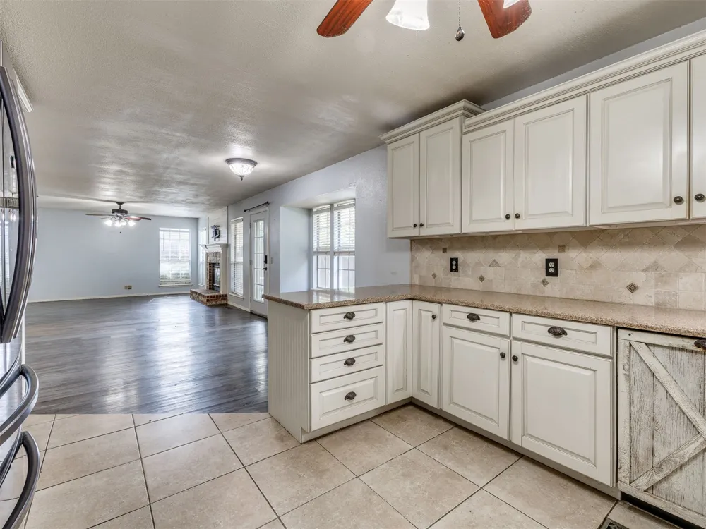 2411 W Kent Street Broken Arrow, OK 74012
