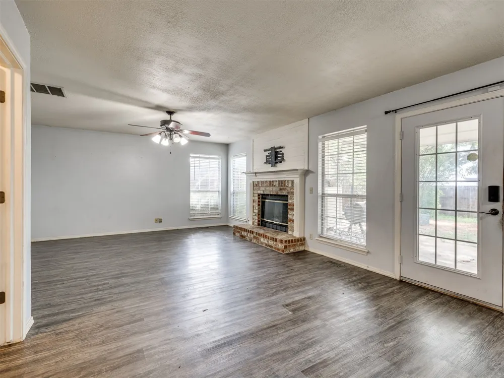 2411 W Kent Street Broken Arrow, OK 74012