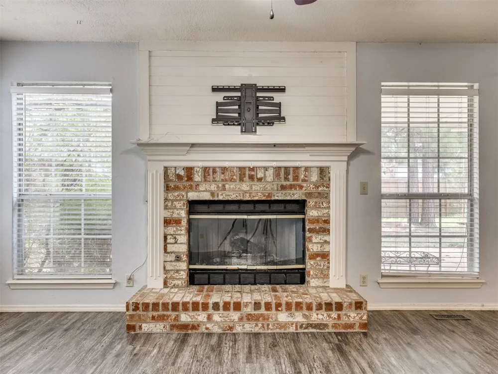 2411 W Kent Street Broken Arrow, OK 74012
