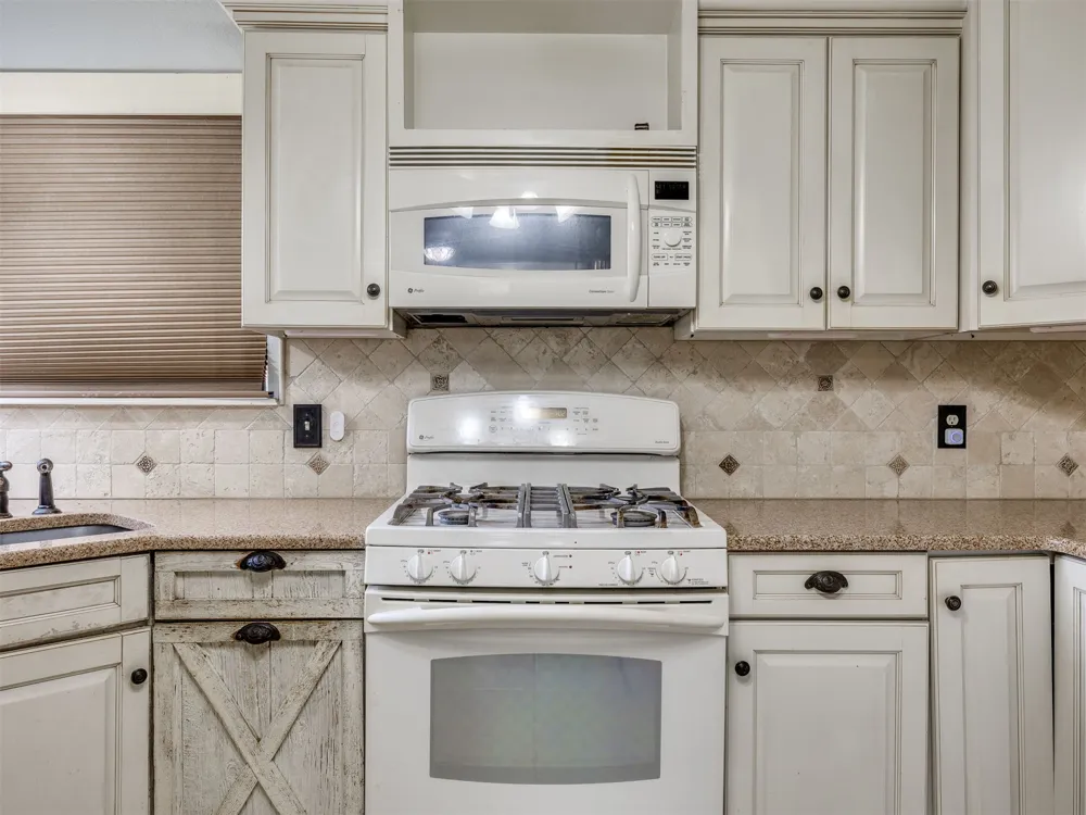 2411 W Kent Street Broken Arrow, OK 74012