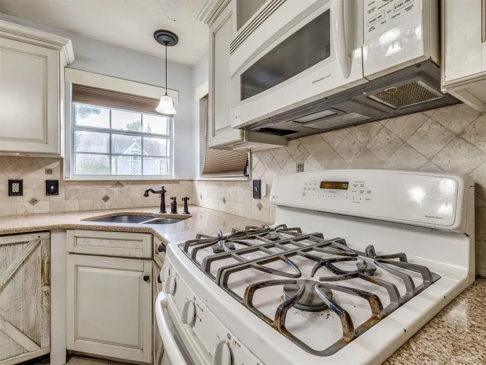 2411 W Kent Street Broken Arrow, OK 74012