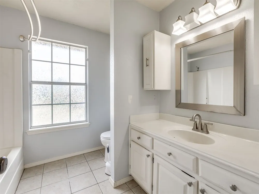 2411 W Kent Street Broken Arrow, OK 74012