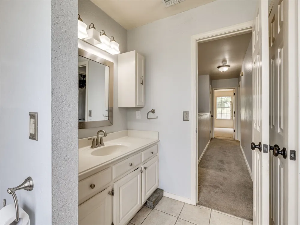 2411 W Kent Street Broken Arrow, OK 74012