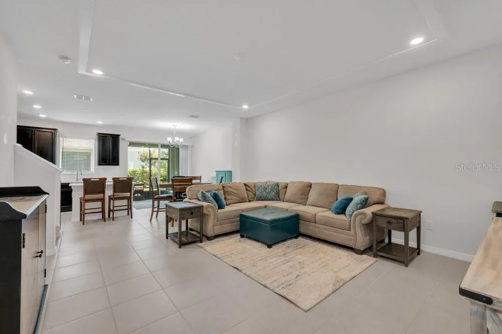 5730 SKYTOP LANE Lithia, FL 33547