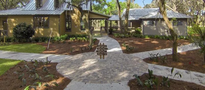 5730 SKYTOP LANE Lithia, FL 33547