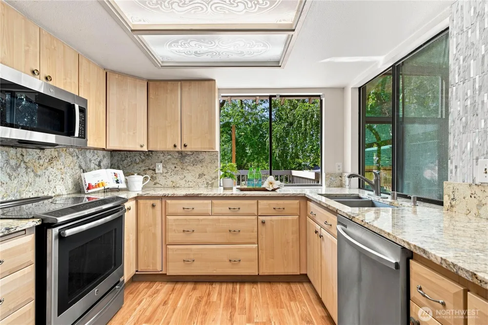 13945 SE 60th Street Bellevue, WA 98006