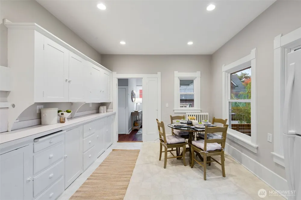 313 NE 76th Street Seattle, WA 98115