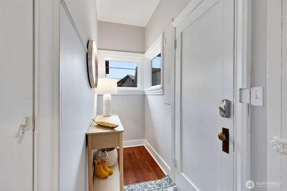 313 NE 76th Street Seattle, WA 98115