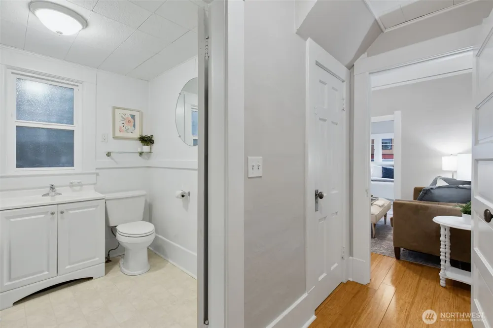 313 NE 76th Street Seattle, WA 98115
