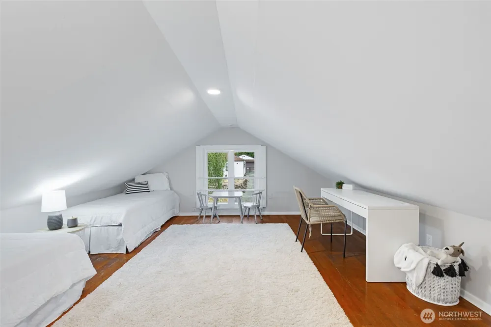 313 NE 76th Street Seattle, WA 98115