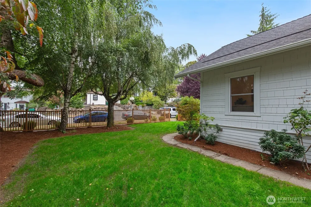 313 NE 76th Street Seattle, WA 98115