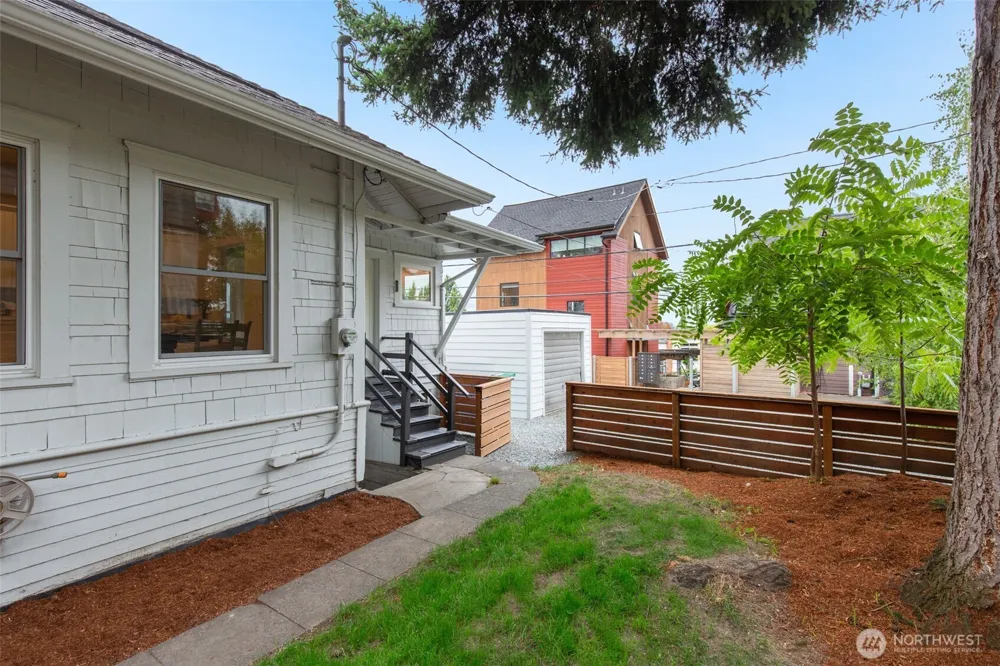 313 NE 76th Street Seattle, WA 98115