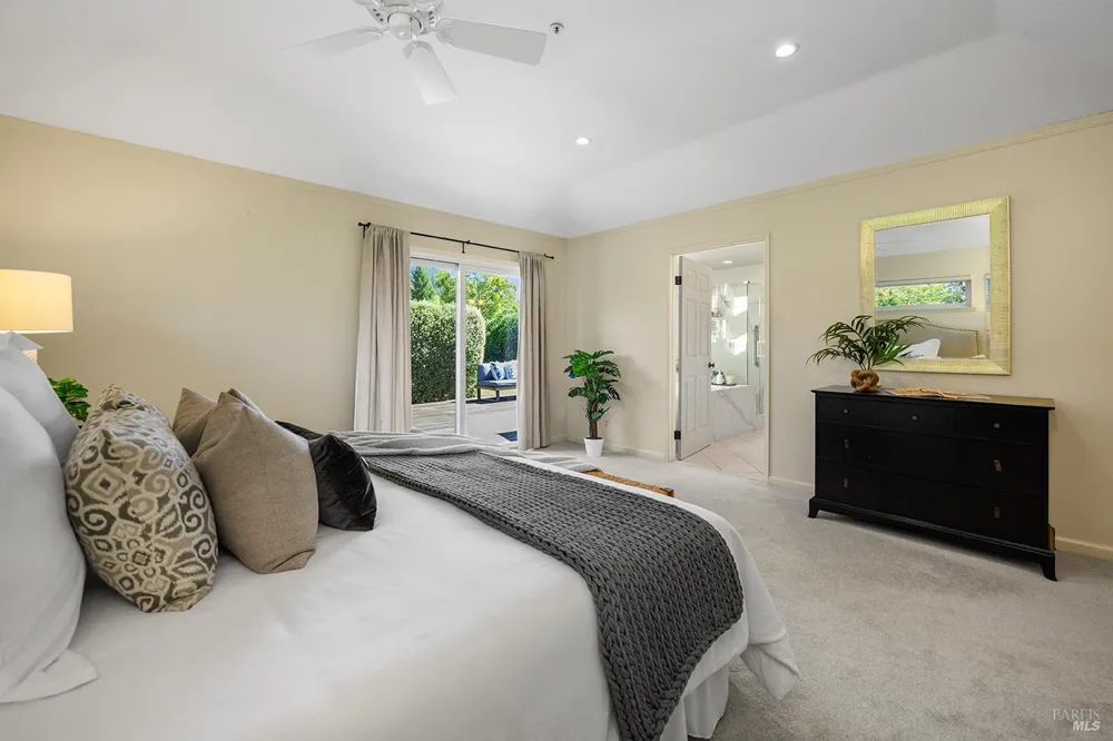 412 Fairway Court Healdsburg, CA 95448