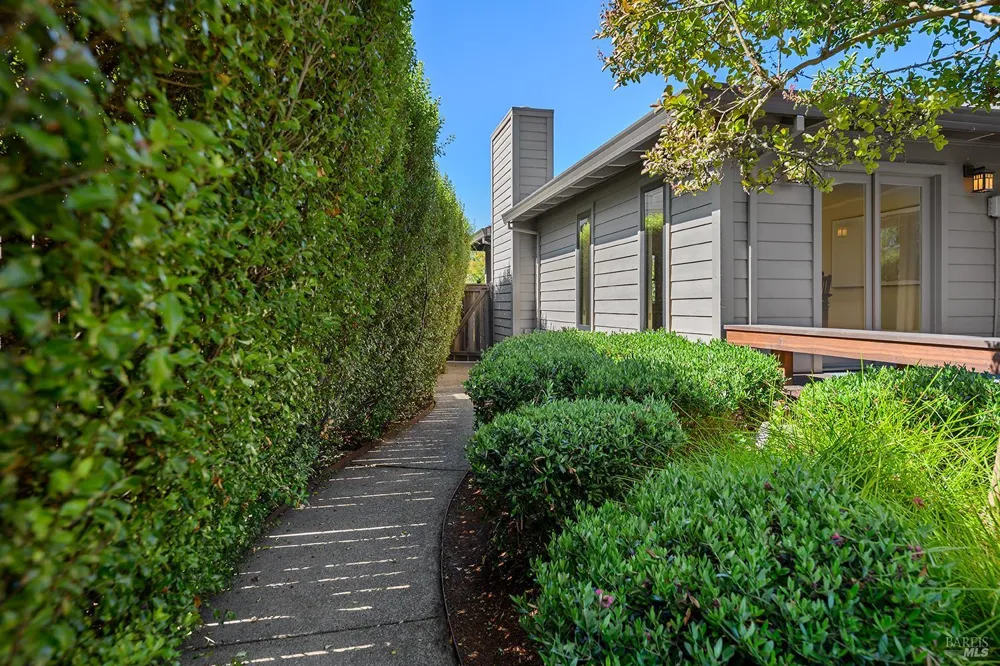 412 Fairway Court Healdsburg, CA 95448
