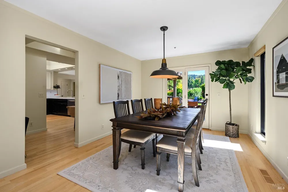 412 Fairway Court Healdsburg, CA 95448