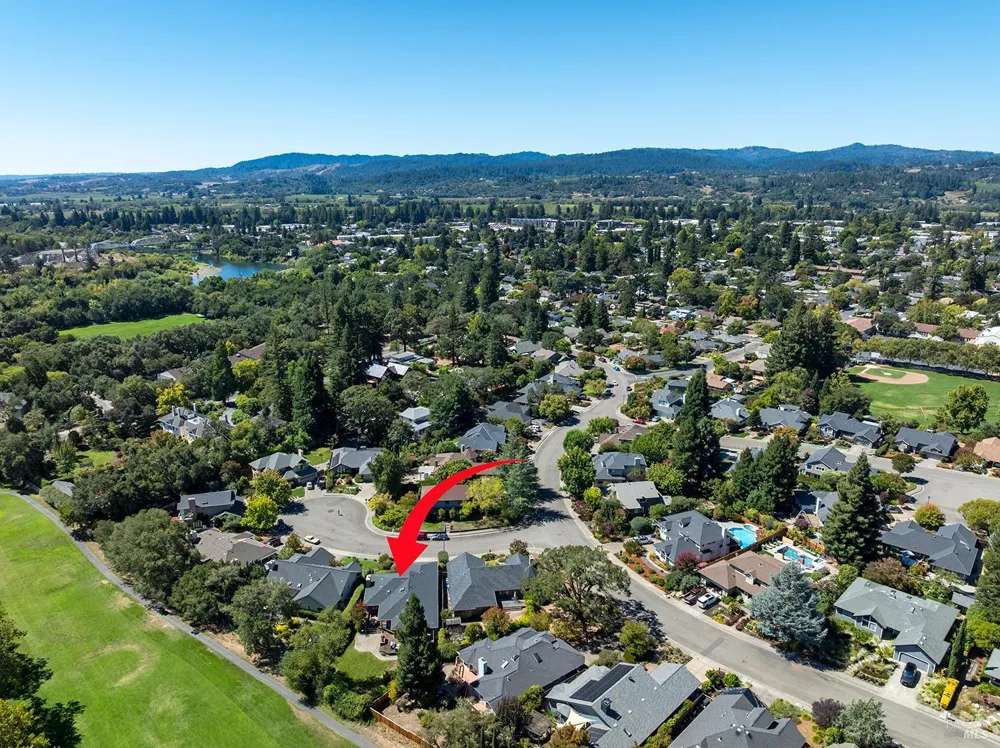 412 Fairway Court Healdsburg, CA 95448