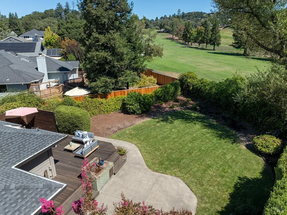 412 Fairway Court Healdsburg, CA 95448