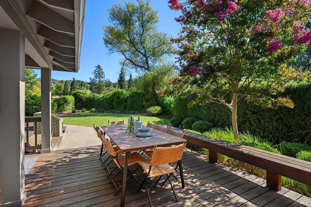412 Fairway Court Healdsburg, CA 95448