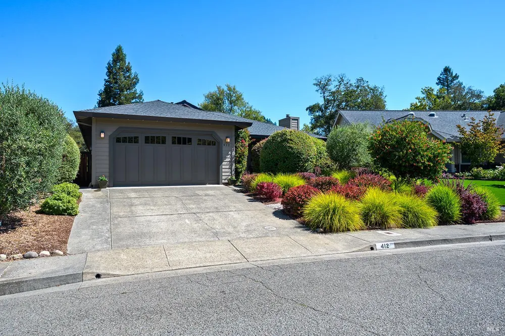 412 Fairway Court Healdsburg, CA 95448