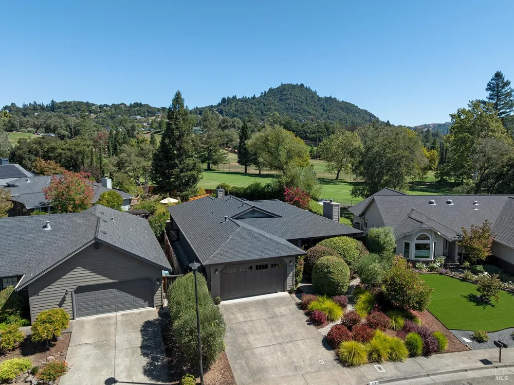 412 Fairway Court Healdsburg, CA 95448